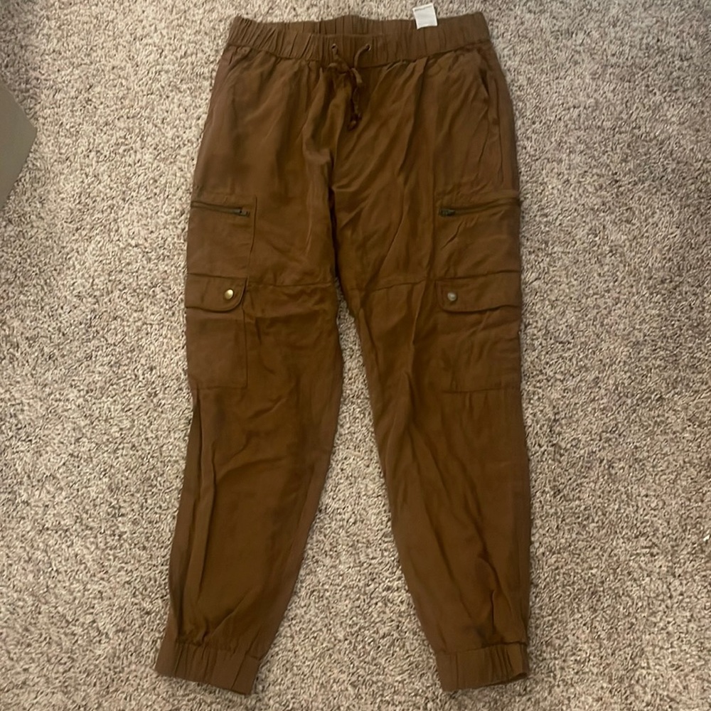 Banana Republic Camel colored Cargo Joggers Sz M